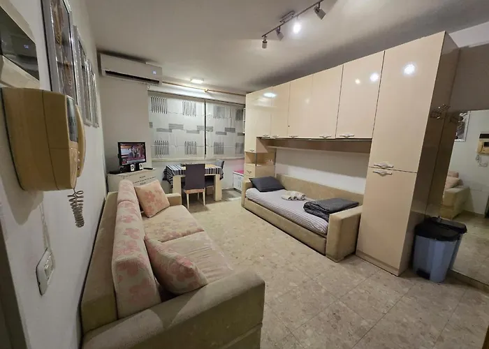 Center Piazza Tirana