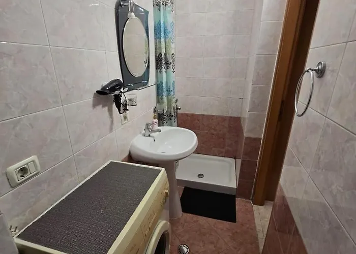 Center Piazza * ティラナ